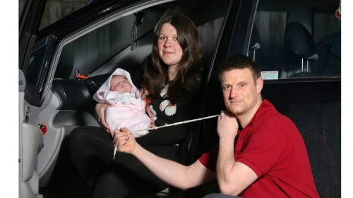 Vợ chồng Jamie bên con gái Perrie. Ảnh: SWNS.