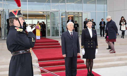 Lễ đón Tổng Bí thư Nguyễn Phú Trọng tại sân bay Quân sự Orly ở Thủ đô Paris. Ảnh: TTXVN