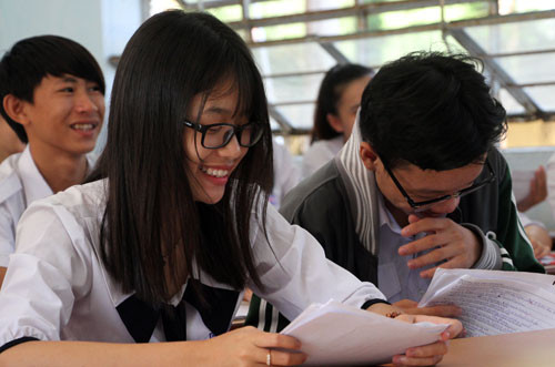 Học sinh THPT Cần Thạnh. Ảnh: Mạnh Tùng.