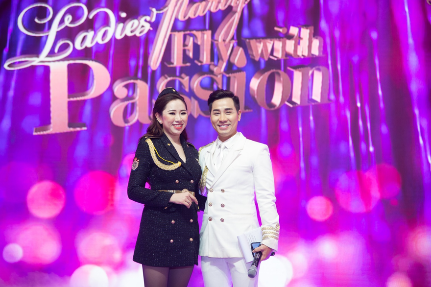 CEO Hoàng Tuyết Mai ấn tượng trong hình ảnh cơ trưởng