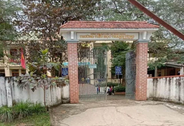 Nữ sinh lớp 4 bị “bỏ quên” nhiều giờ trong nhà vệ sinh, phụ huynh hoảng loạn