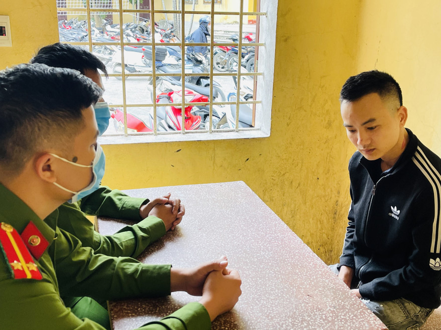 Nổ nhiều phát súng vào nhà dân để 'dằn mặt'