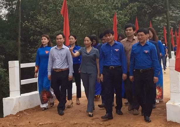 Khánh thành cầu mới giúp hàng trăm trẻ đến trường mùa mưa lũ