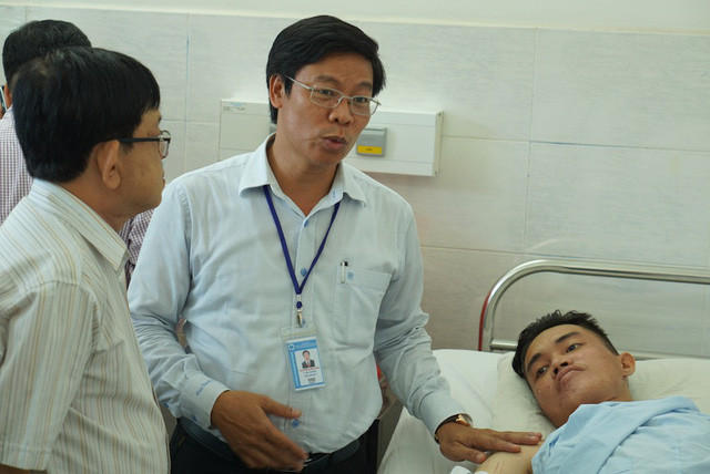 Lãnh đạo trường ĐH Công nghiệp Thực phẩm TPHCM đến thăm sinh viên Phú Quý