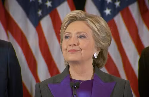 Bà Hillary Clinton cho biết có thể bỏ làm chính trị để sang quản lý mạng xã hội Facebook.