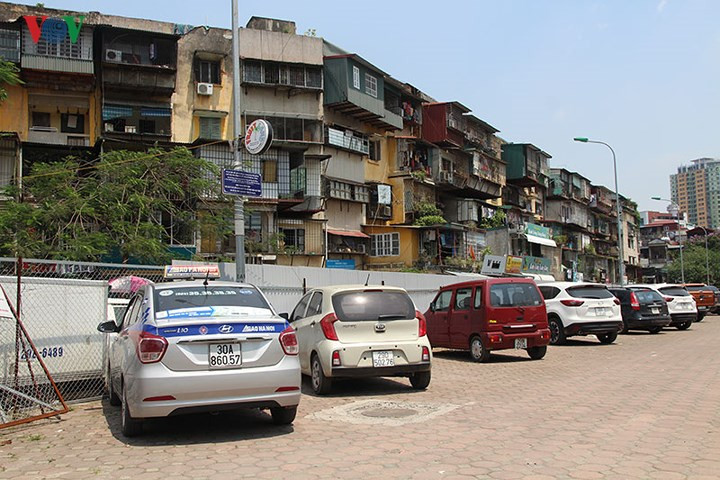 Dự án 'treo', bãi đỗ xe thông minh thành nơi trông xe trái phép