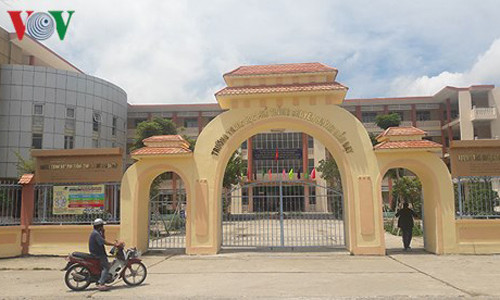 Trường THPT chuyên Huỳnh Mẫn Đạt.