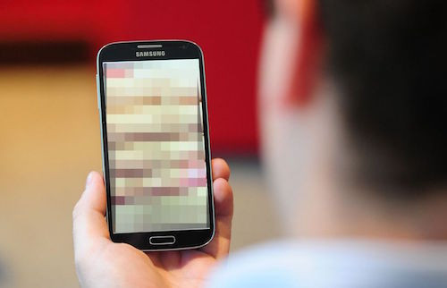 Nguy cơ bị lộ ảnh nhạy cảm luôn hiện hữu và người dùng có thể nhờ Facebook ngăn chặn từ đầu mối nguy này. Ảnh: Sky