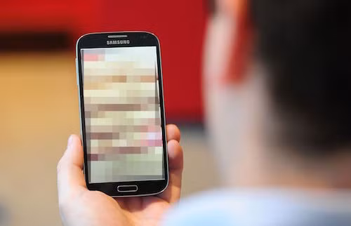 Nguy cơ bị lộ ảnh nhạy cảm luôn hiện hữu và người dùng có thể nhờ Facebook ngăn chặn từ đầu mối nguy này. Ảnh: Sky