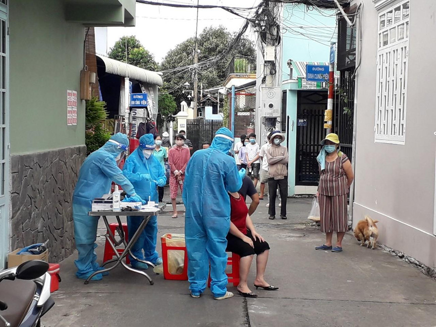 Nguyên nhân F0 tại TPHCM tăng đột biến trong 7 ngày đầu ‘ai ở đâu thì ở đó’ 
