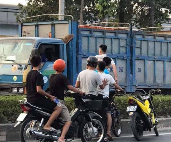 Xử lý nhóm người chặn xe chém tài xế giữa đường ở Bình Dương