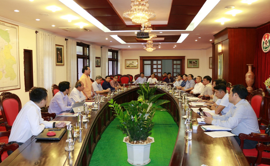 Quang cảnh buổi làm việc