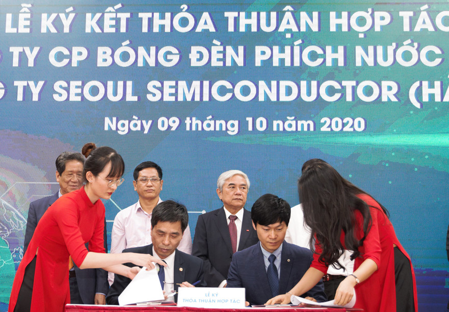 Công ty Rạng Đông ký kết với các đối tác
