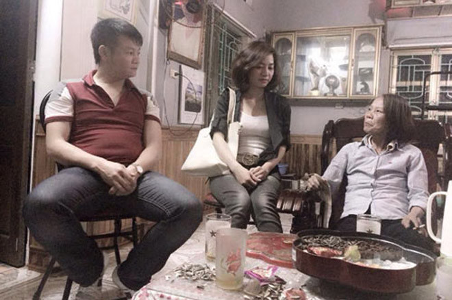 Thúy Hằng và mẹ Văn Quyến trong ngày tết Giáp Ngọ