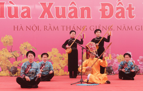 Tiết mục biểu diễn trên Sân thơ truyền thống