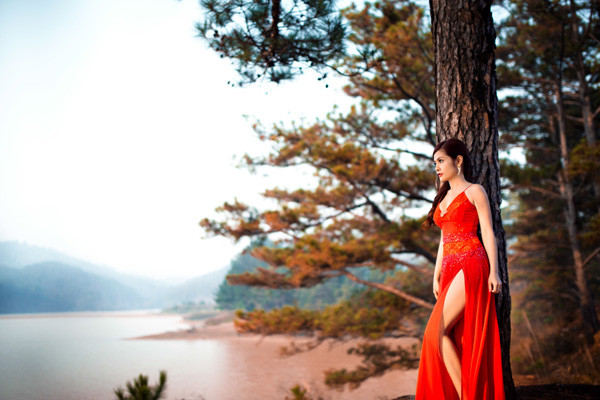 Tố Như mặc sexy giữa gió lạnh Đà Lạt