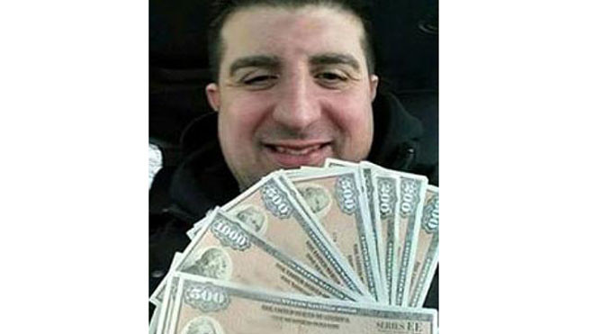 Norman Saleh tìm thấy số trái phiếu gia bảo của chủ nhà trong khi dọn rác. Ảnh: News.com.au