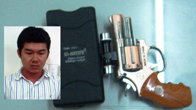 Siêu lừa Võ Hoàng Minh Dũng và các phương tiện gây án. Ảnh: ANTĐ