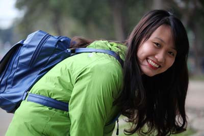 Duyên dáng nữ sinh tình nguyện