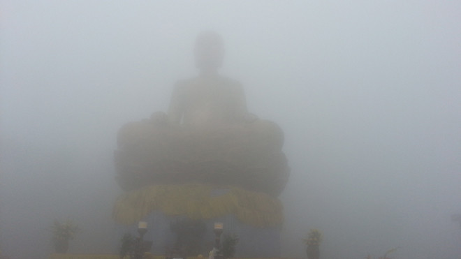 Yên Tử chìm trong sương