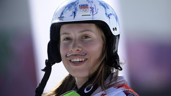 'Để râu' cầu may, nữ VĐV Czech vô địch Olympic Sochi