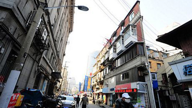 Tòa nhà 16 tầng 'mỏng như tờ giấy'