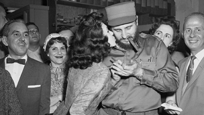 Lorenz vốn là con gái của vị thuyền trưởng người Mỹ gốc Đức. Cô đã tình cờ có mặt khi Fidel Castro lên tàu.