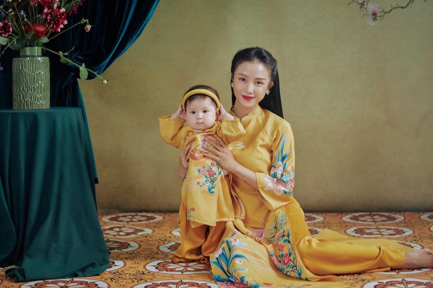 Gần đến Tết, loạt ảnh áo dài của Salim và con gái Pam Yêu Ơi lại gây sốt