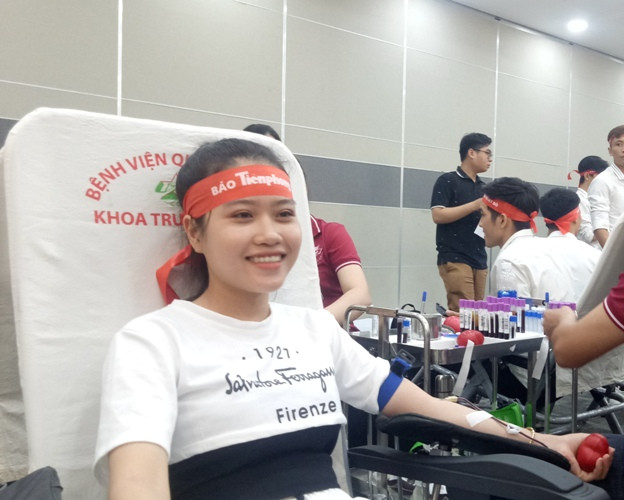 Nụ cười ‘tỏa nắng’ của các bạn trẻ tại ngày hội hiến máu Chủ nhật đỏ