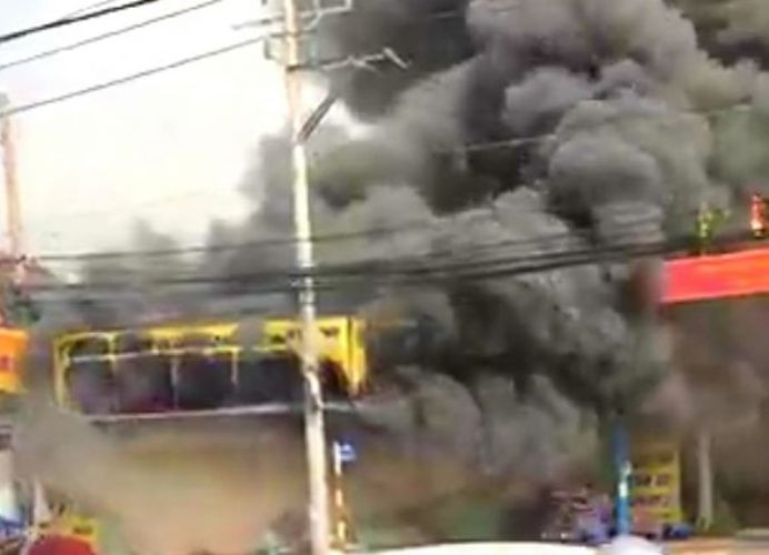 Khói bao trùm tiệm cầm đồ