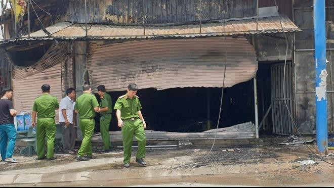 Công an khám nghiệm hiện trường