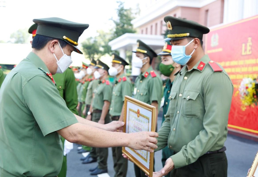 Biểu dương 1.600 cán bộ, chiến sĩ công an chi viện Bình Dương chống dịch