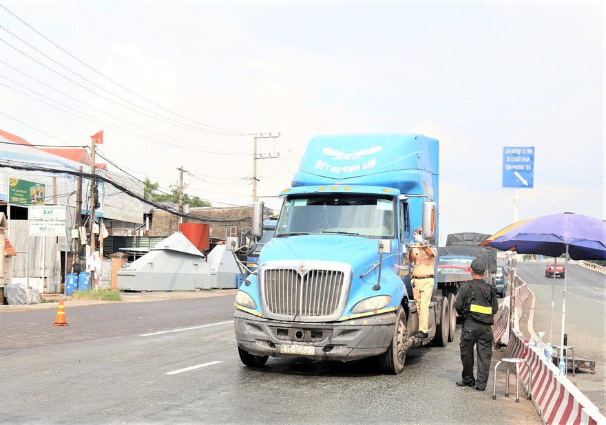 Người dân 4 tỉnh Đông Nam bộ được ra, vào 'thành phố cửa ngõ' của Bình Dương