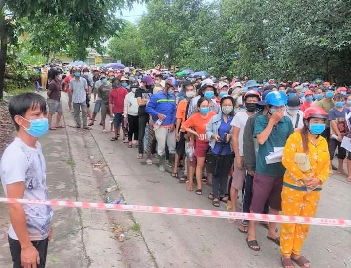 Người dân ồ ạt đi tiêm mũi 2 để thông hành, Sở Y tế Bình Dương thông báo khẩn