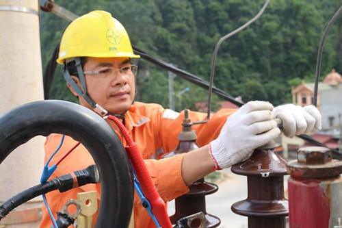 Tăng cường ứng trực, không để mất điện trong ngày thi