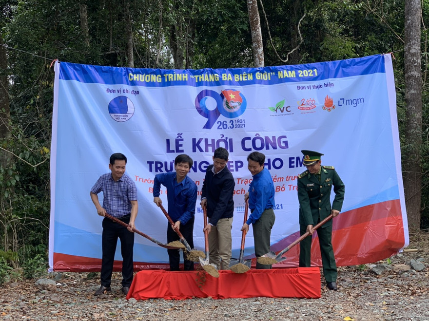 Khởi công xây dựng điểm trường mầm non tại bản 61 xã Thượng Trạch (Bố Trạch - Quảng Bình) trong chương trình "Tháng Ba biên giới".