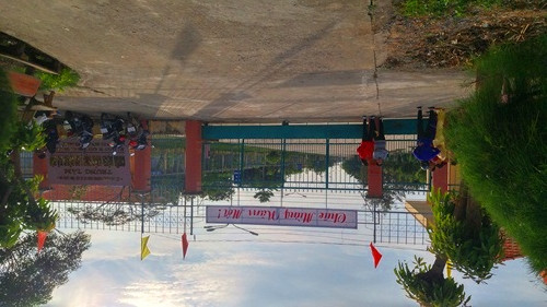 Gia đình các học viên chờ tin người thân. Ảnh: Hoàng Nam