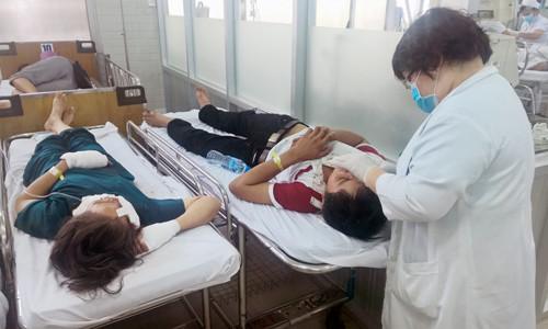 Nhiều người đang được cấp cứu tại Bệnh viện Chợ Rẫy. Ảnh: Sơn Hòa