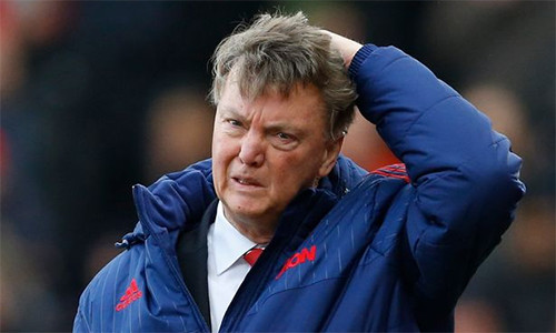 Van Gaal chưa bao giờ gặp áp lực lớn như khi dẫn dắt Man Utd. Ảnh: Empics. 
