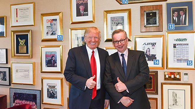 Ông Trump và cựu bộ trưởng Tư pháp Anh Michael Gove, người đã phỏng vấn ông Trump hôm 15/1 cho tờ The Times. Ảnh: The Times