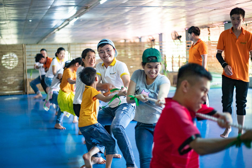 Kéo co là trò chơi đầu tiên, giúp “phá băng”, kết nối các em học sinh với tình nguyện viên