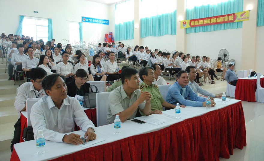 Những đề tài thực tiễn mà các chuyên gia chia sẻ thực sự thu hút sự quan tâm của các sinh viên thông qua rất nhiều câu hỏi được đặt ra.