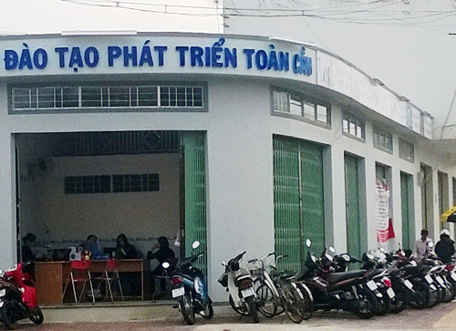 Trước Tết Giáp Ngọ công ty hoạt động tại góc đường gần sân vận động Cà Mau, nay nơi đây đã là quán nhậu. Ảnh: Đ.X.