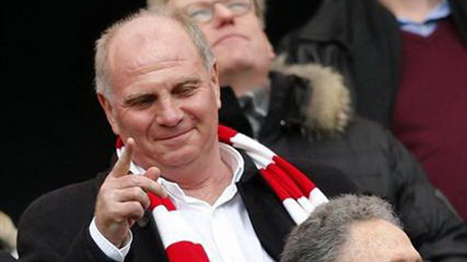 Hoeness bình thản xem trận đấu Bayern Munich - Arsenal sáng 11-3