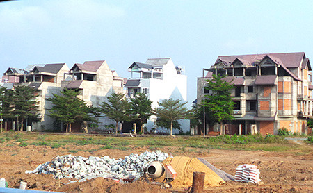 Biệt thự tiền tỷ bỏ hoang ở cửa ngõ Sài Gòn