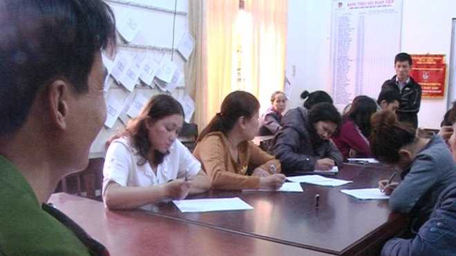 Nhóm “quý bà” đánh bạc bị công an bắt quả tang 