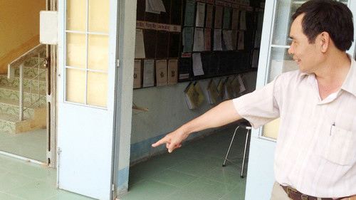 Cửa phòng giáo viên, nơi Tiên tạt axit Hiệu trưởng và một giáo viên. Ảnh: Ái Nam