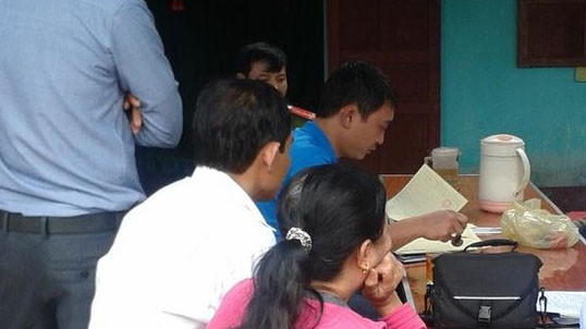 Lực lượng chức năng làm thủ túc khám nghiệm tử thi làm rõ nguyên nhân cái chết của ông Vinh.