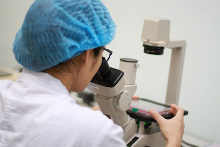 Kiểm định chất lượng vaccine tại Trung tâm Nghiên cứu sản xuất vaccine và sinh phẩm y tế.