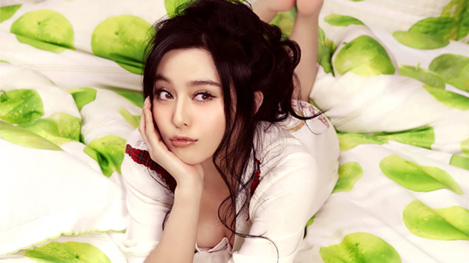 Phạm Băng Băng có thói quen dùng kem chống nắng mỗi ngày, bất kể cô có ra khỏi nhà hay không. 